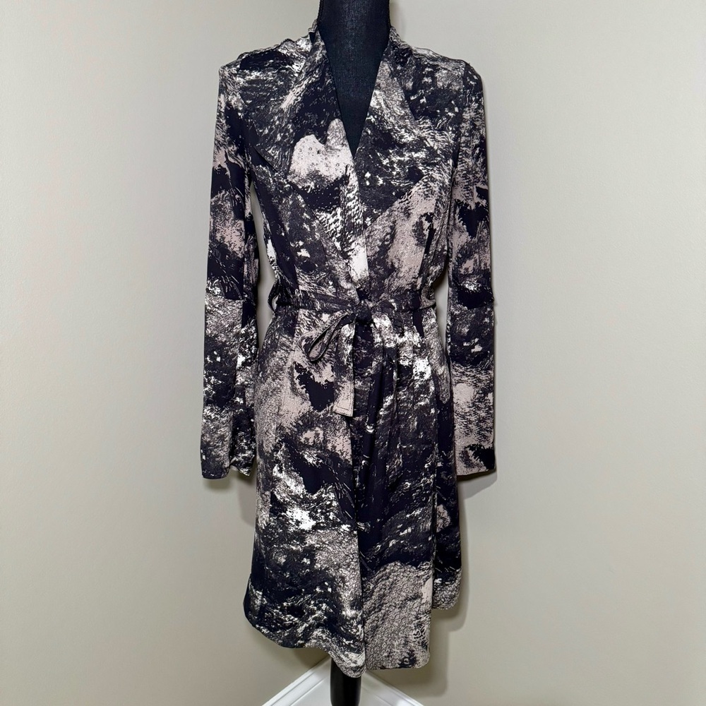 Aritzia Babaton Quincey Flowy Duster Trench Abstract Print Belted Size XXS E10‎